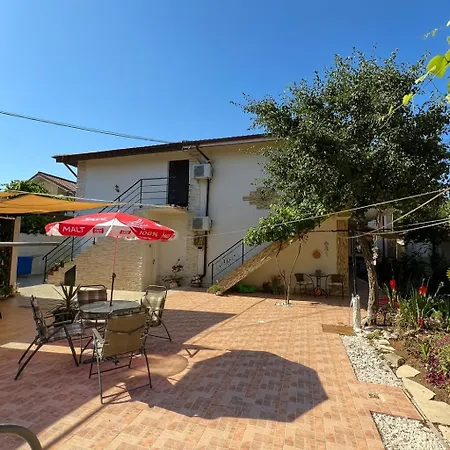 Guest house Casa Maxim 3*