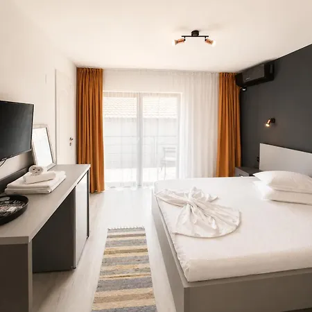 Guest house Casa Maxim 3*